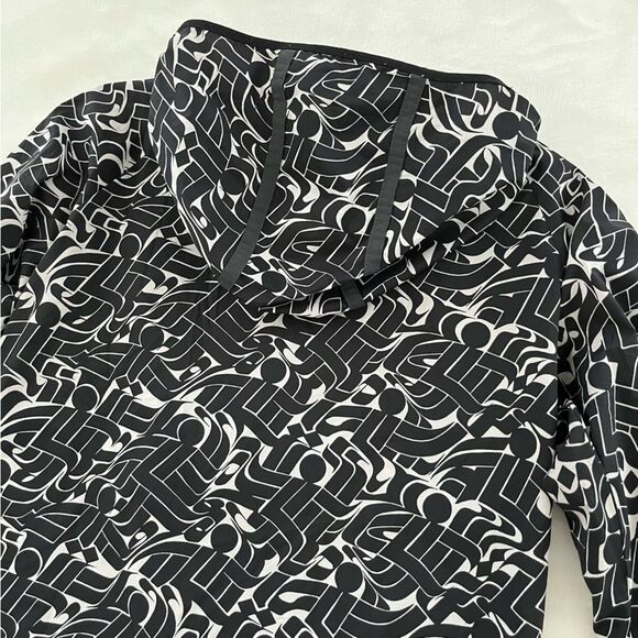 Nike Shield Impossibly Light Running Jacket Black and White, Size S - Picture 11 of 15